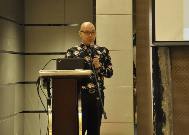 著名造型师莫凡老师在会上作专题演讲