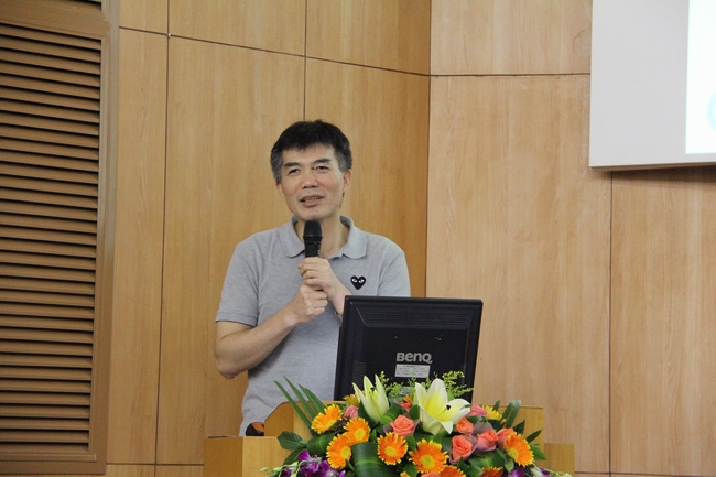 广东省人民医院杨衿记教授在会上作专题学术演讲